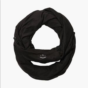 NWT Beyond Yoga *Hidden Pocket* Infinity Scarf